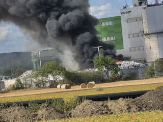 AKTUÁLNE Plamene a hustý dym pri Košiciach! Hasičské zložky sú v nasadení
