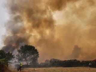Peklo na juhu Španielska: Plamene zabili najmenej 12 ľudí, krajinu sužujú extrémne horúčavy