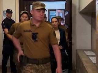 Zelenského človek v problémoch: Irynu Mudrovú odniesli v PUTÁCH! Je podozrivá z KORUPCIE