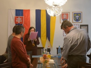 Definitívna bodka za virálnym hitom: Fekišovce menia vedenie, kto nahradí legendárnu starostku?