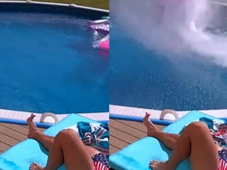 NEČAKANÝ MOMENT V bazéne sa objavil vzdušný vír: Bral so sebou úplne všetko!