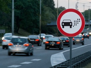 Túto dopravnú značku mnohí vodiči nepoznajú: Za jej ignorovanie hrozí pokuta 200 eur!