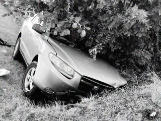 Smrteľná nehoda na východe: Auto zišlo z cesty, 56-ročný vodič boj o život prehral