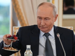 Strach z vojny narastá: Putin stavia vojenskú základňu na hraniciach s NATO! Pribudnú tisícky vojakov
