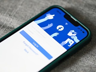 AKTUÁLNE Masívny VÝPADOK Facebooku aj Instagramu! Užívatelia sa nevedia dostať do účtov