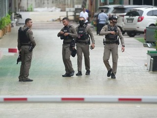 Tragédia v Thajsku má desivé pozadie: Chlapec sledoval násilný obsah a zbraň priniesol aj do školy