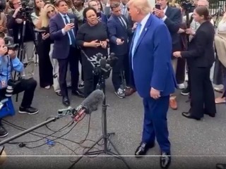 Američania sú v šoku: Preboha čo to má Trump s nohami? VIDEO všetko odhalilo
