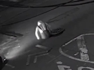 Čo sa deje vo svetovej metropole? VIDEO Polícia je v strehu kvôli záhadným záberom! TÍTO muži robia čudné veci