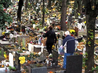 Dušičky sa blížia: Na bratislavských cintorínoch platia nové pravidlá! Mnohých prekvapí aj TÁTO bezplatná služba