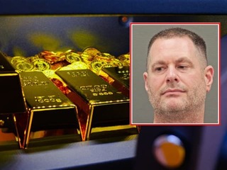 ZÁHADA okolo bývalého agenta CIA: Doma mu našli zlaté tehličky aj desiatky hodiniek Rolex! Expertka hovorí o korupcii