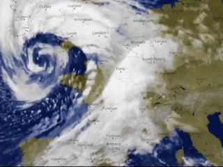 Búrka Austen paralyzovala Európu: Stotisíce domácností bez prúdu, v Bruseli hlásia štyri zranené osoby