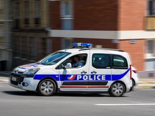 Príšerný objav polície: Našli mŕtvu postihnutú 93-ročnú ženu! Ležal na nej nahý migrant zo Sudánu