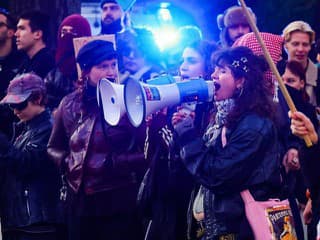 Nepokoje sa ďalej šíria po Európe: VIDEO Obrovský protest vo Viedni! Demonštranti majú jasné požiadavky