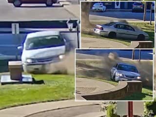 BIZARNÁ šou opitej 67-ročnej seniorky pred súdom! VIDEO Na trávniku robila ŠMYKY: Skončila v pútach