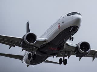 Problémy Boeingu naďalej NEPRESTÁVAJÚ! Cestujúci unikli takmer istej SMRTI!