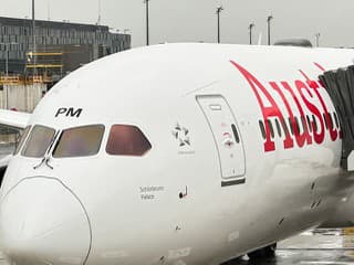 Poplach vo vzduchu na linke do Viedne: Pre hrozbu bomby museli EVAKUOVAŤ lietadlo! Sprevádzala ho stíhačka
