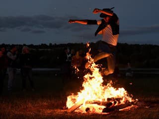 Prichádza NAJDLHŠÍ deň roka: Letný slnovrat sprevádzajú tajomné tradície aj magické rituály