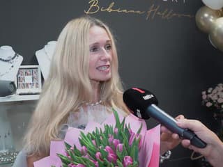 Po hradnej šou prišla ďalšia bomba: Rebecca Justh sa stala krstnou mamou! Kto je tajomná žena po jej boku?