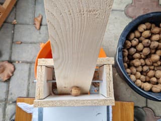 Ako lúskať orechy rýchlo a bez námahy? Vyrobte si tento luskáčik a ušetríte čas aj peniaze