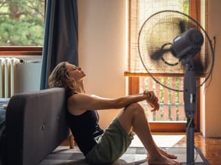 Zapnutá klimatizácia celý deň? Pozrite sa, koľko vás stojí a prečo sa oplatí zapnúť aj ventilátor