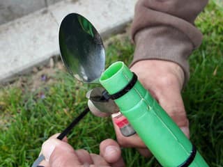 Ako zachrániť polievanie záhrady pomocou lyžice