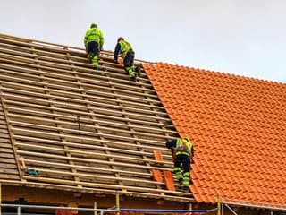 Toto pri kladení strešnej krytiny (ne)robte!