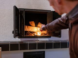 Ako si vyrobiť podpaľovač, ktorý môžete používať celú vykurovaciu sezónu a ešte na ňom aj ušetríte