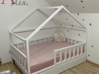 Rodičia vyrobili dcére unikátnu posteľ so šmýkačkou a hojdačkou