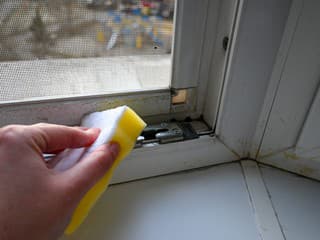 Stačí len umyť sklá? Skrytá údržba okien, bez ktorej riskujete vysoké účty za kúrenie