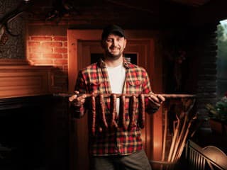 Po rokoch výroby domácich klobás prezradil všetky svoje skúsenosti: Tajomstvo dokonalej klobásy netkvie len v mäse a koreninách