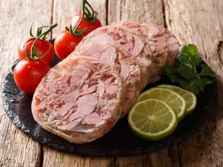 Skúsený mäsiar vám ukáže, ako si môžete pripraviť tú najlepšiu domácu tlačenku