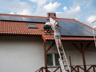 Pre zle vedené káble fotovoltiky vám môže zhorieť dom
