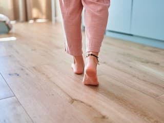 Ako predísť vŕzganiu a praskaniu suchej podlahy: Správny postup realizácie a najčastejšie chyby, ktorým sa vyhnúť