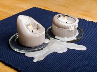 Ako odstrániť vosk zo sviečok z obrusu? 6 rýchlych tipov, ktoré skutočne fungujú