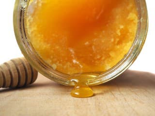 Skryštalizoval vám med? Nikdy neurobte túto chybu pri jeho ohrievaní!