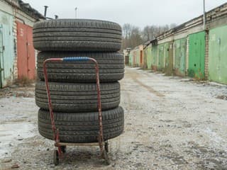 Nerobte túto chybu pri skladovaní pneumatík! Takto vám cez zimu zdegradujú