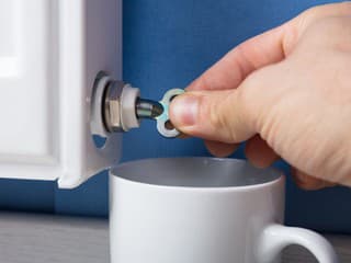 Držte sa tohto postupu a odvzdušnenie radiátora zvládnete bez problémov aj sami