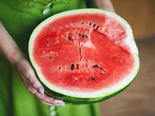 Ako spoznáte dobrý a správne zrelý melón v obchode? Zapojte čo najviac zmyslov a všímajte si tieto veci