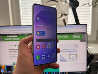 Tieto nové funkcie v Samsung telefónoch ti pomôžu ochrániť súkromie. Cudzí človek vedľa teba už len tak neuvidí, čo robíš na mobile