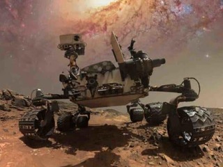 Rover Curiosity objavil na Marse niečo, čo akoby vyšlo priamo z Votrelca: Pozri sa na pavúčie siete a „vajíčka“ nalepené na nich