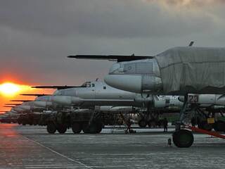 Rusko prvýkrát chráni svoje strategické bombardéry. Pri základni Engels rastú obrovské kryty