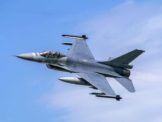 Ukrajina už používa jednu z najmodernejších rakiet AMRAAM. Trosky AIM-120C-8 ukázali, akú výzbroj dostali F-16 a NASAMS