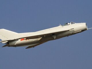 Stovky stíhačiek J-6 pri Taiwane. Čína ich rozmiestňuje s cieľom zahltiť obranu