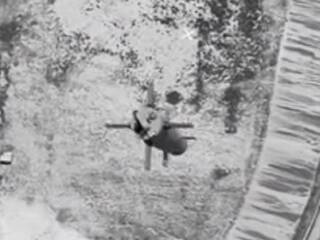 Ukrajina práve ukázala novú zbraň pre bombardovacie drony. Táto bomba počas letu sleduje cieľ a opravuje svoju dráhu