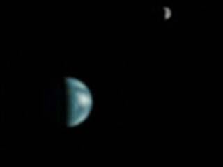 Rover Perseverance zachytil historickú scénu. Zem na oblohe Marsu úplne zmizla za mesiacom Phobos