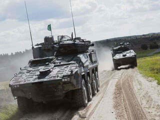 Nemci prvýkrát strieľali z nového nástupcu Wieselu. Bundeswehr dostane 123 ťažko vyzbrojených vozidiel