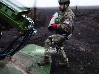 Ukrajina nasadila exoskeletony priamo na bojovej línii. Vojakom znižujú záťaž o 30 percent a zrýchľujú ich pohyb