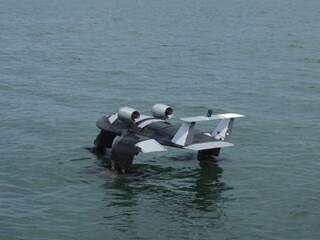 Zvláštny dron HALIA pristane uprostred oceánu a vydrží tam celé týždne. Potom opäť vzlietne