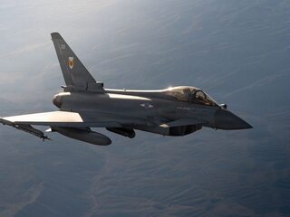 Už vyše 2 000 hodín vo vzduchu. Britské stíhačky a vrtuľníky lietajú nad Blízkym východom bez prestávky