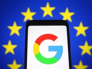 Európska komisia opäť pritlačila na Google: Žiada, aby sa Android otvoril aj konkurenčným AI asistentom
